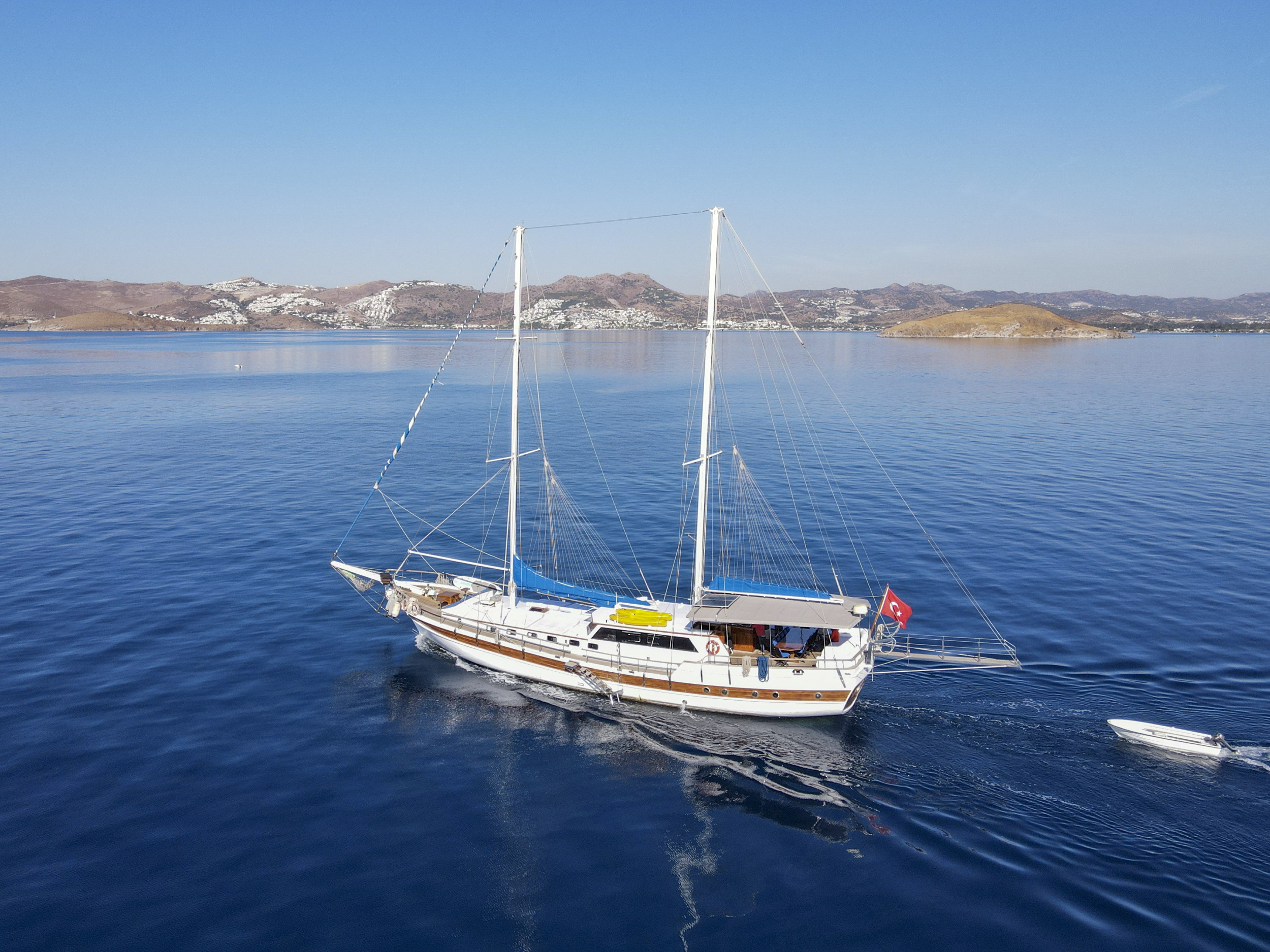 MOTOR SAILOR — photo 1