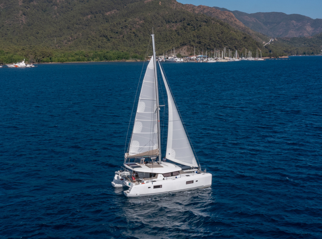 Lagoon 42 — photo 1