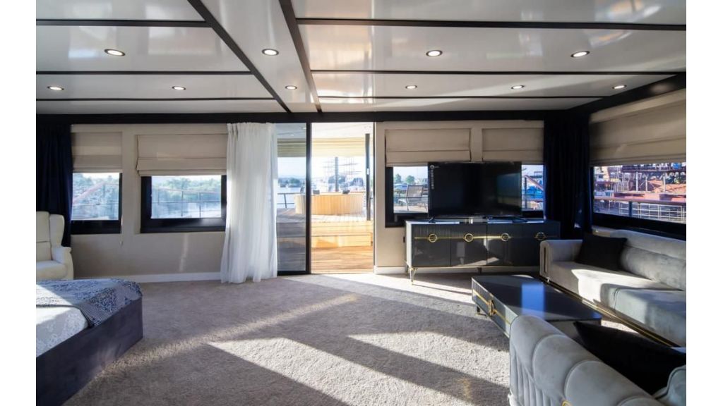 Custom ship — photo 15