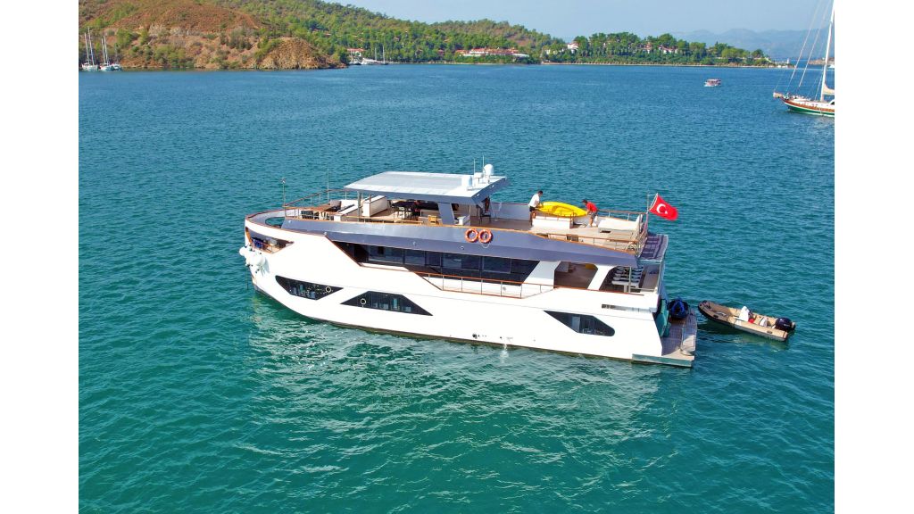 Custom trawler — photo 2