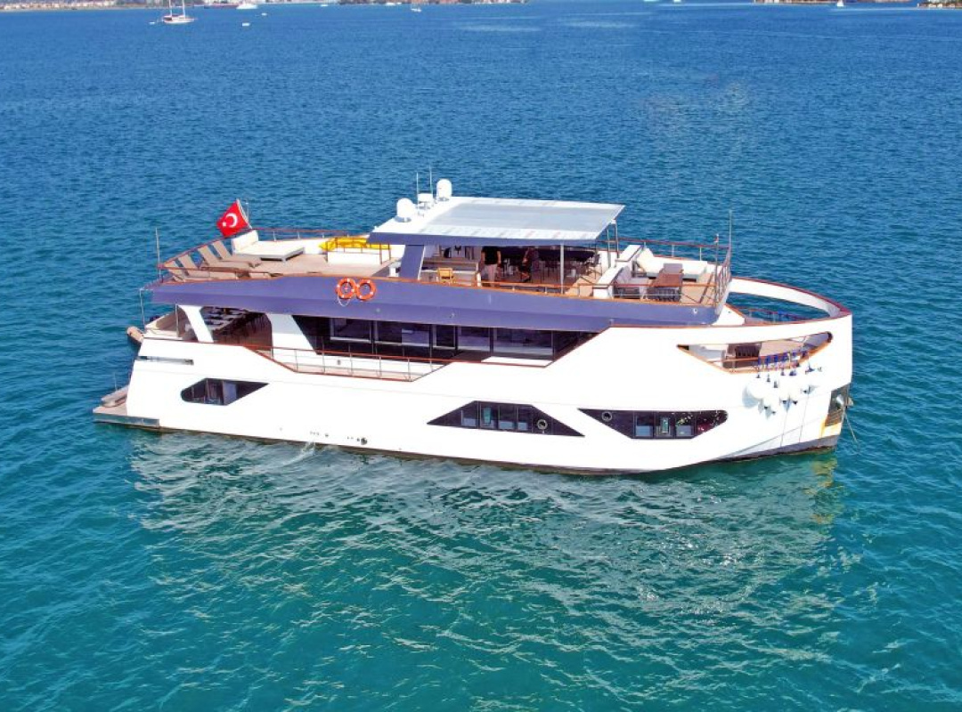 Custom trawler — photo 1
