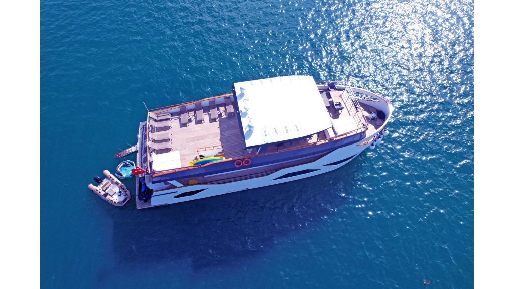 Custom trawler — photo 4