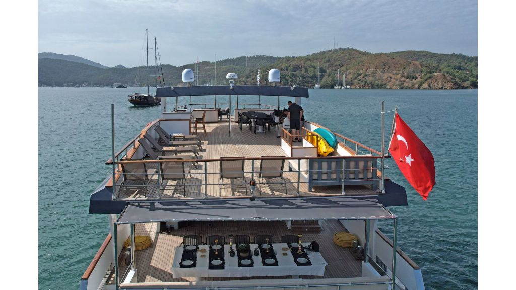 Custom trawler — photo 7