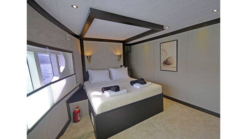 Custom trawler — photo 12