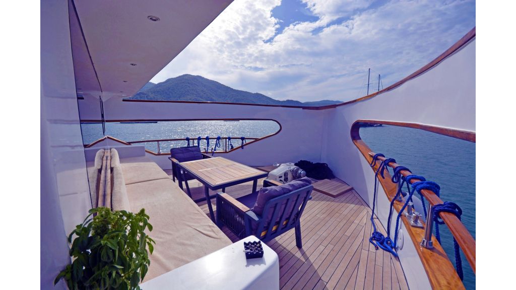 Custom trawler — photo 20