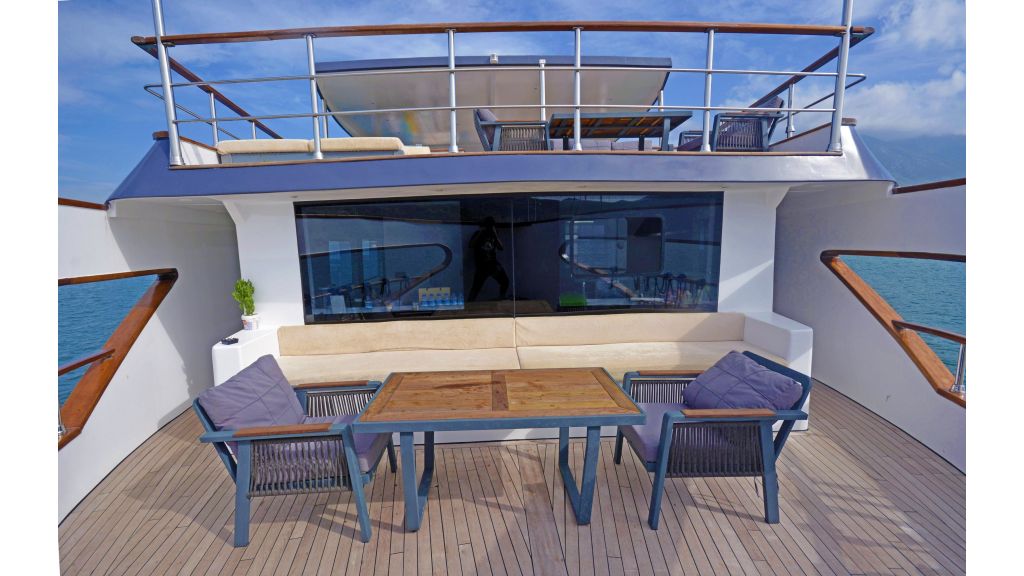 Custom trawler — photo 21