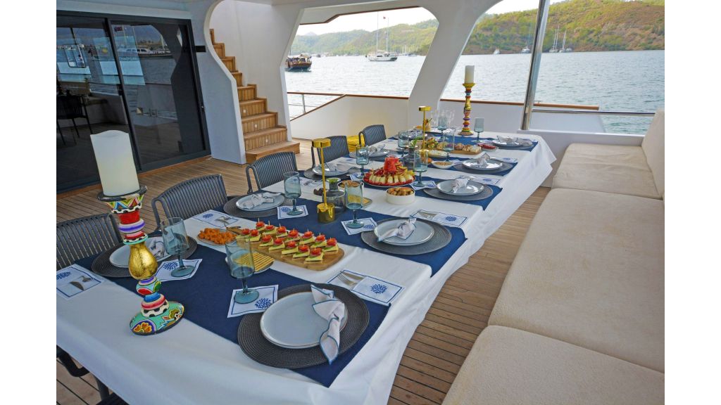Custom trawler — photo 27