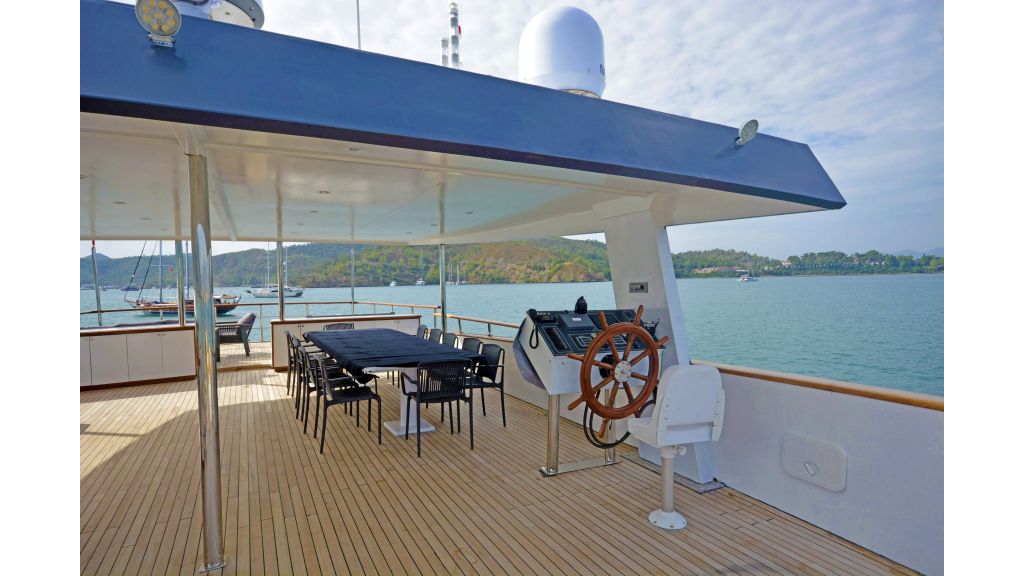 Custom trawler — photo 30