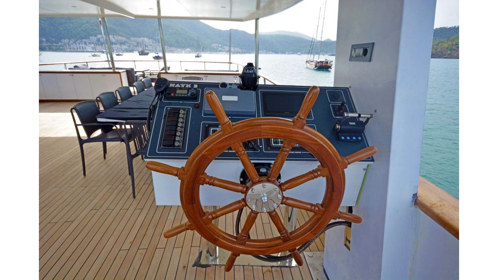 Custom trawler — photo 36