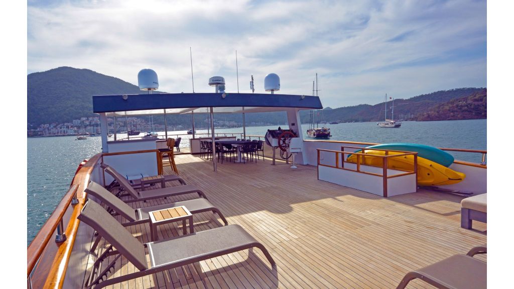 Custom trawler — photo 44