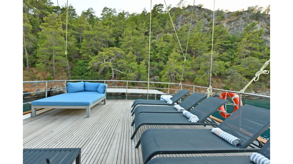 Motor sailer — photo 13
