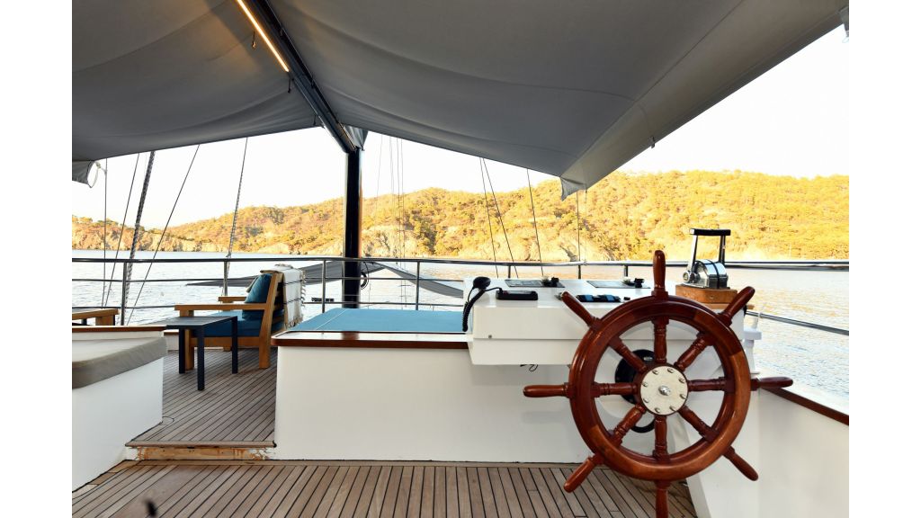 Motor sailer — photo 15
