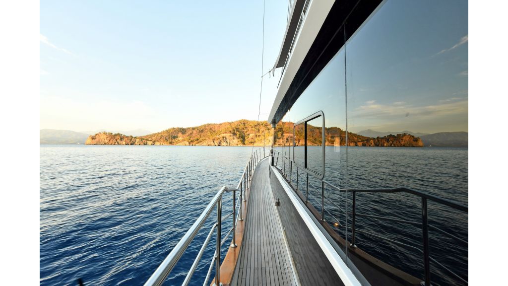 Motor sailer — photo 19