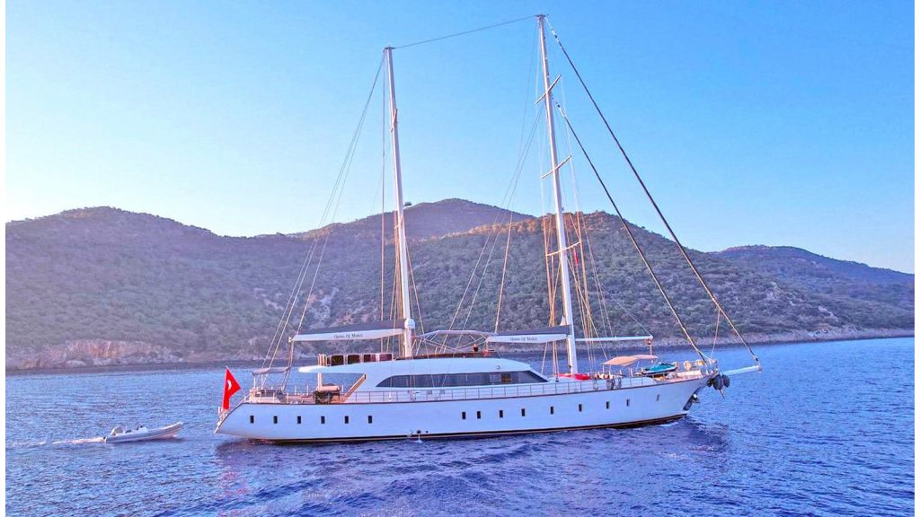 Motor sailer — photo 4