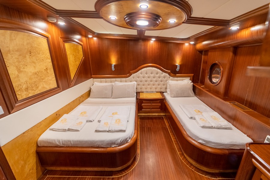 Motorsailer — photo 20