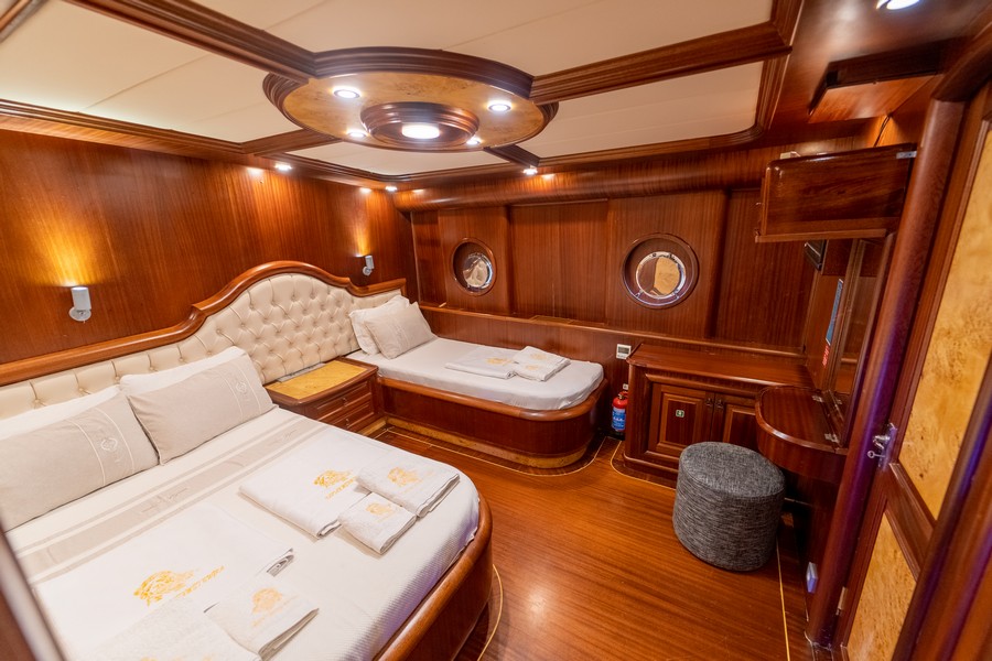 Motorsailer — photo 21