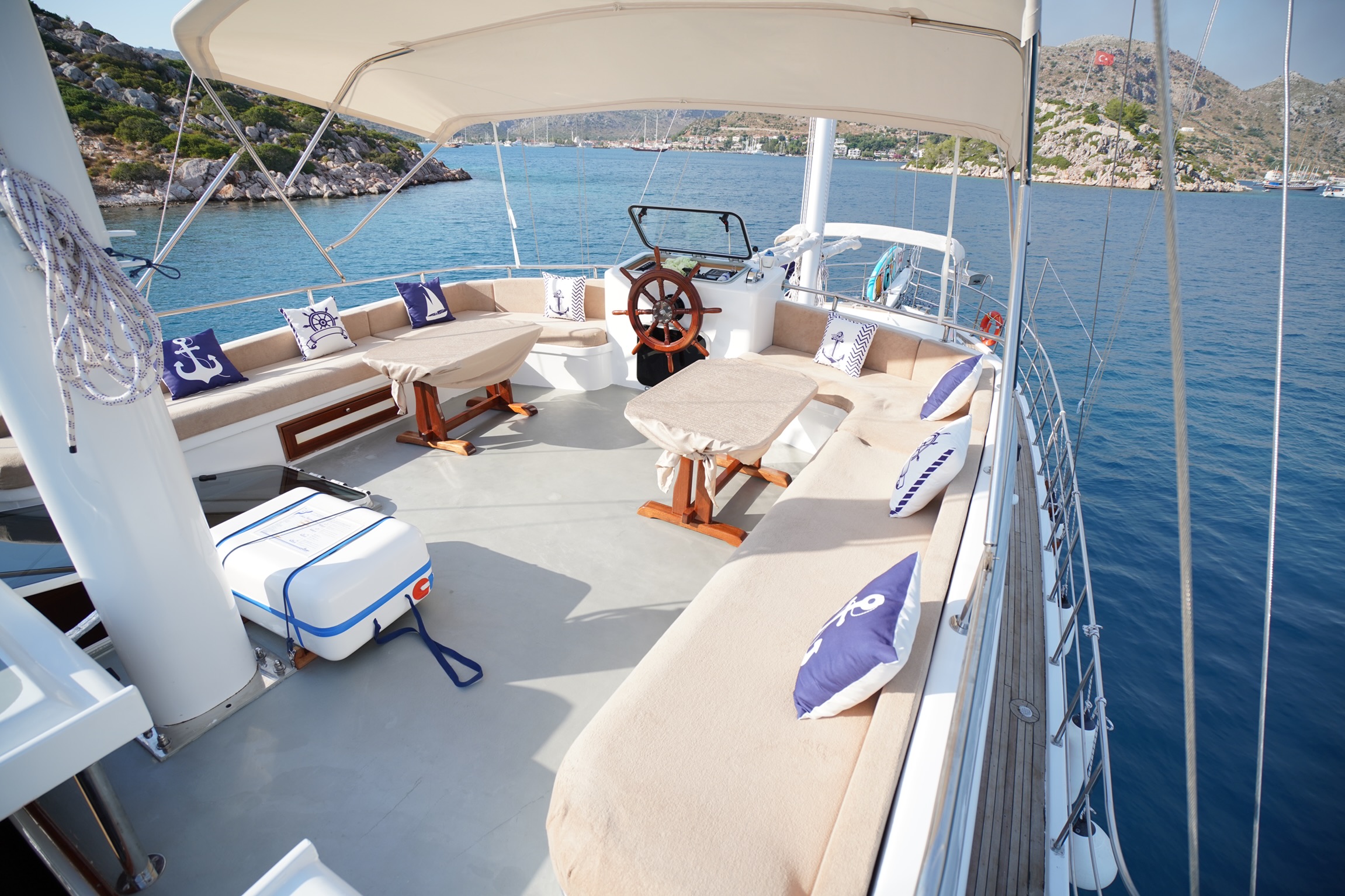 Motorsailer — photo 15