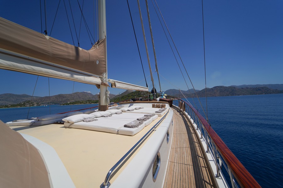 Motorsailer — photo 9