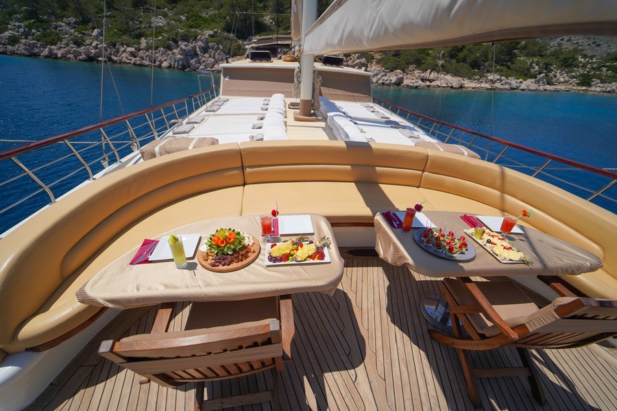 Motorsailer — photo 13