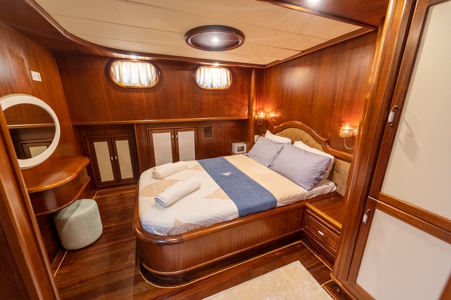 Motorsailer — photo 18