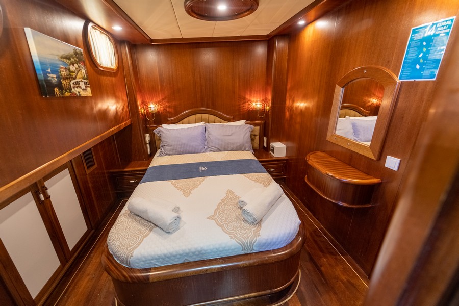 Motorsailer — photo 25