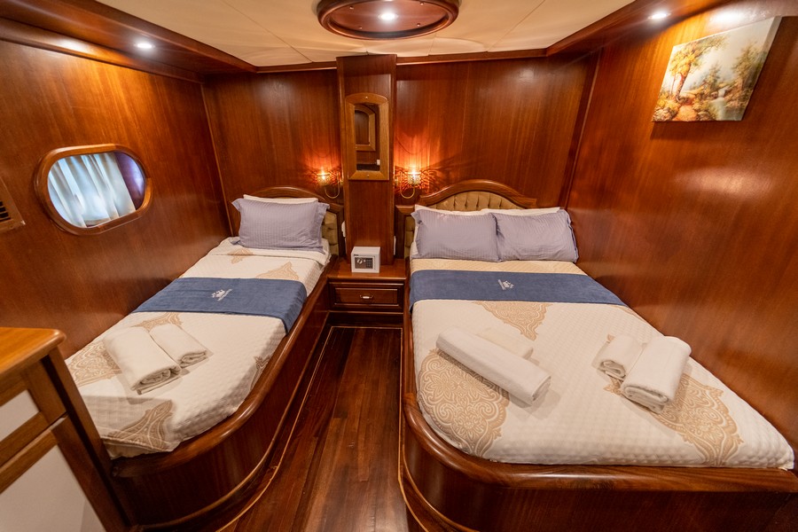 Motorsailer — photo 27