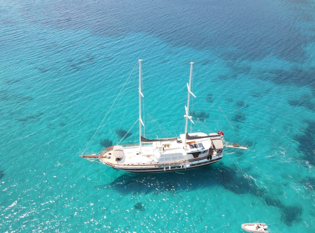 Motorsailer — photo 1