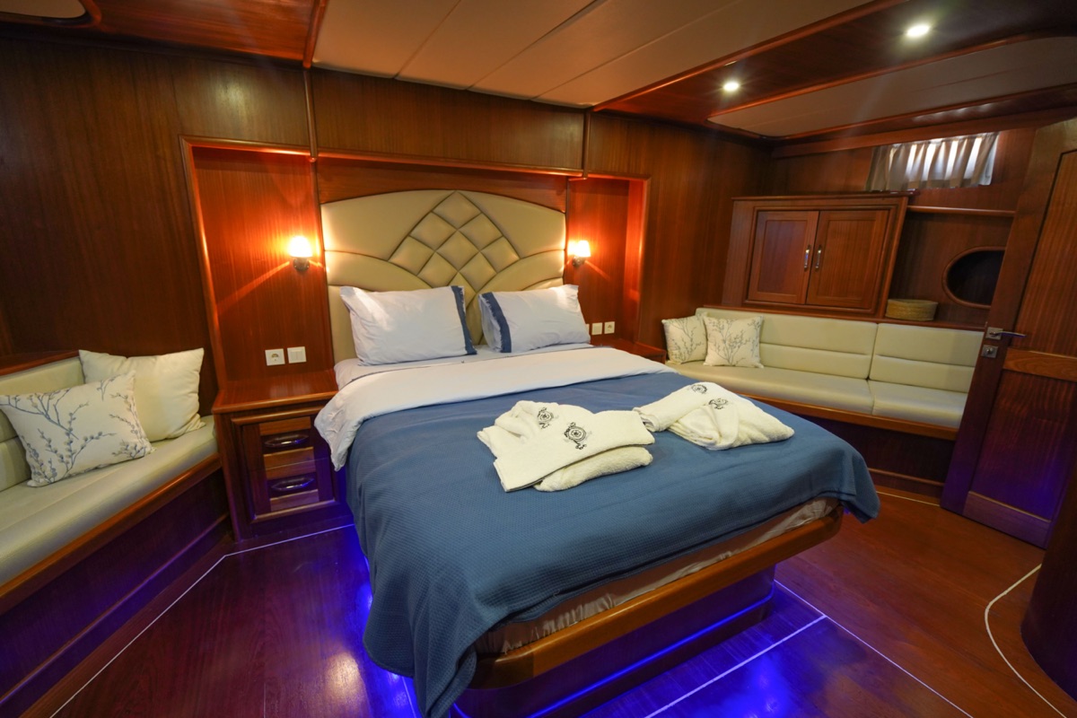 Motorsailer — photo 6