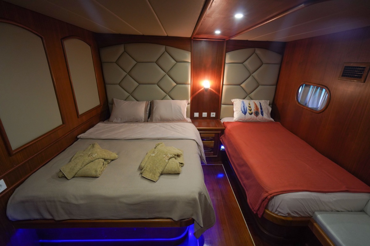 Motorsailer — photo 8
