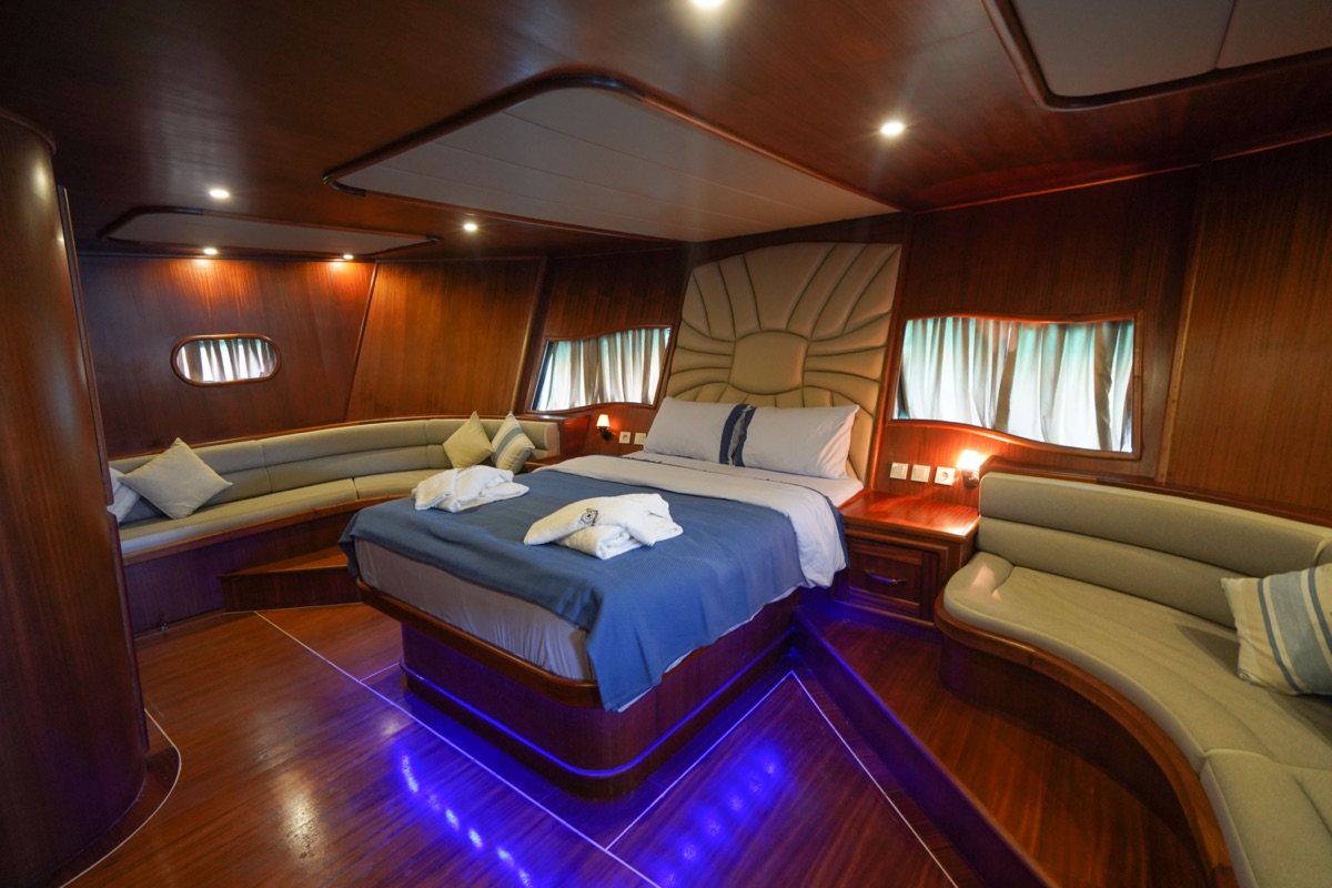 Motorsailer — photo 9