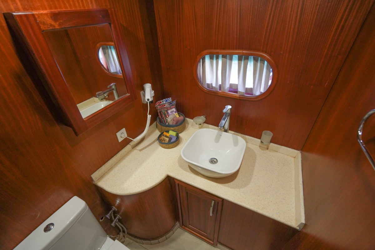 Motorsailer — photo 10