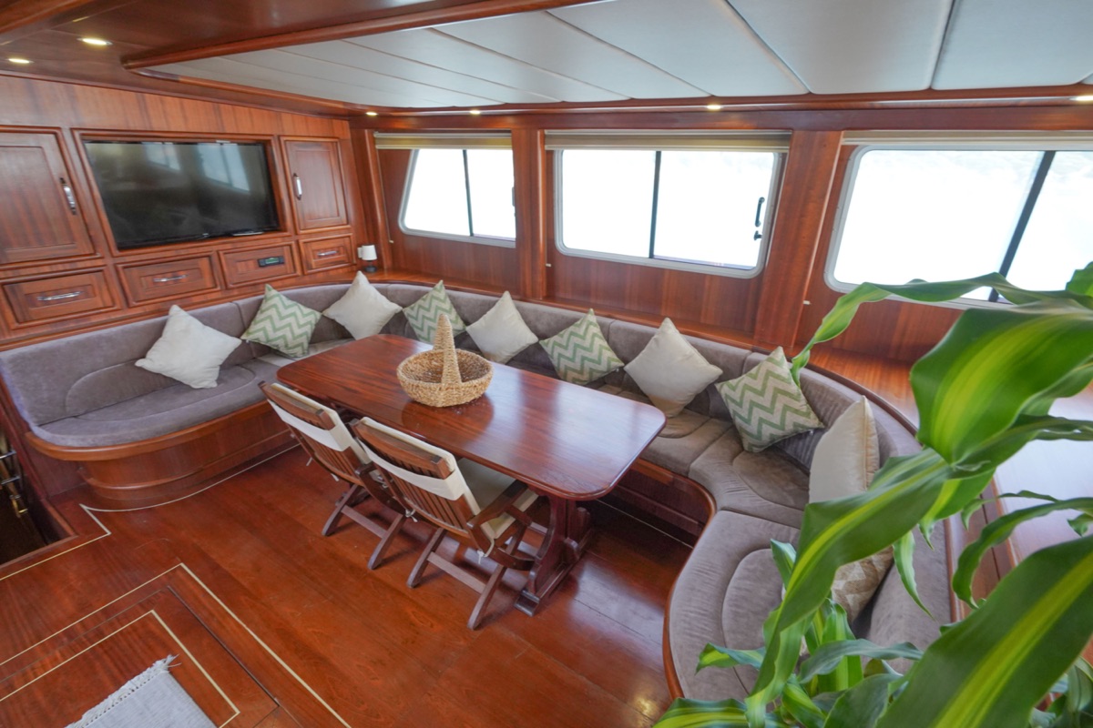 Motorsailer — photo 12