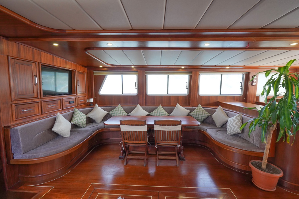 Motorsailer — photo 13