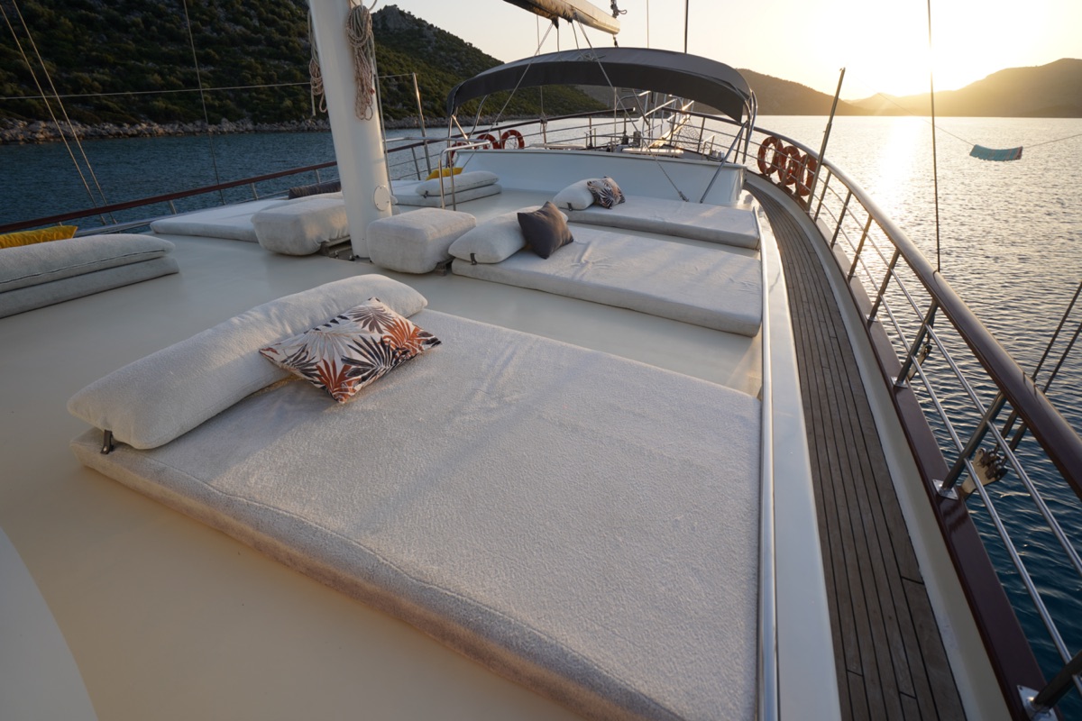 Motorsailer — photo 20