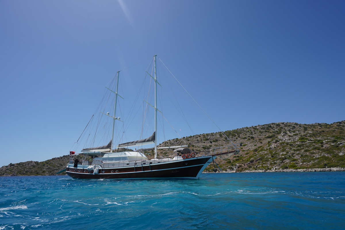 Motorsailer — photo 26
