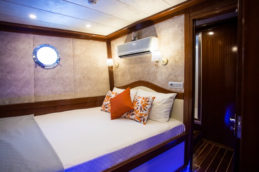 Motorsailer — photo 18