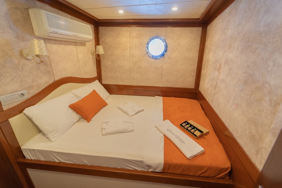 Motorsailer — photo 27