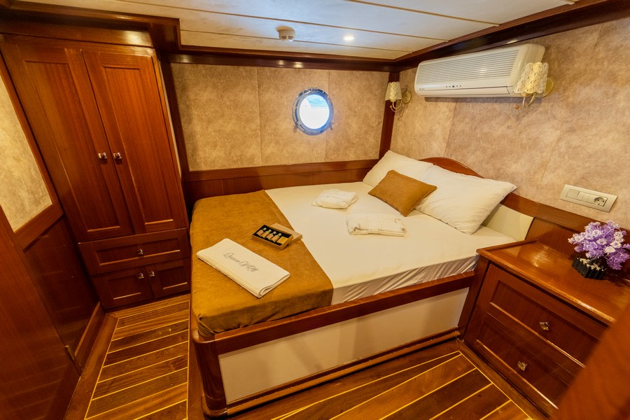 Motorsailer — photo 28