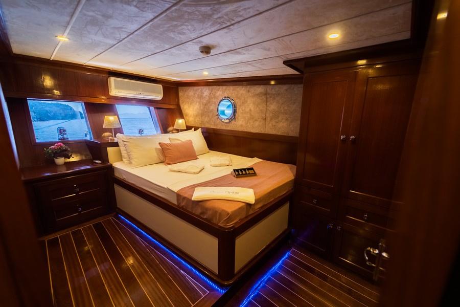 Motorsailer — photo 31