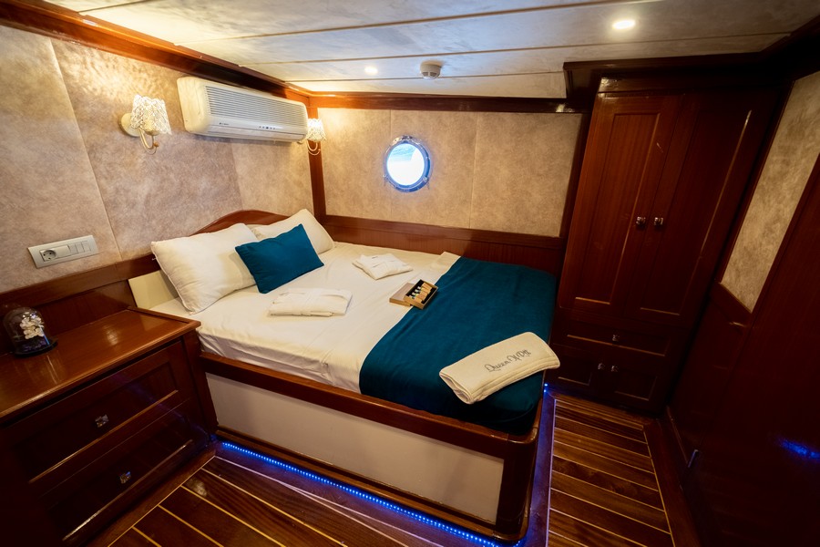 Motorsailer — photo 32