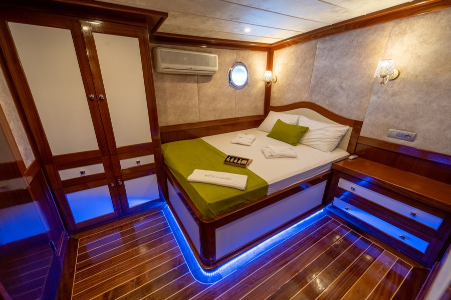 Motorsailer — photo 33