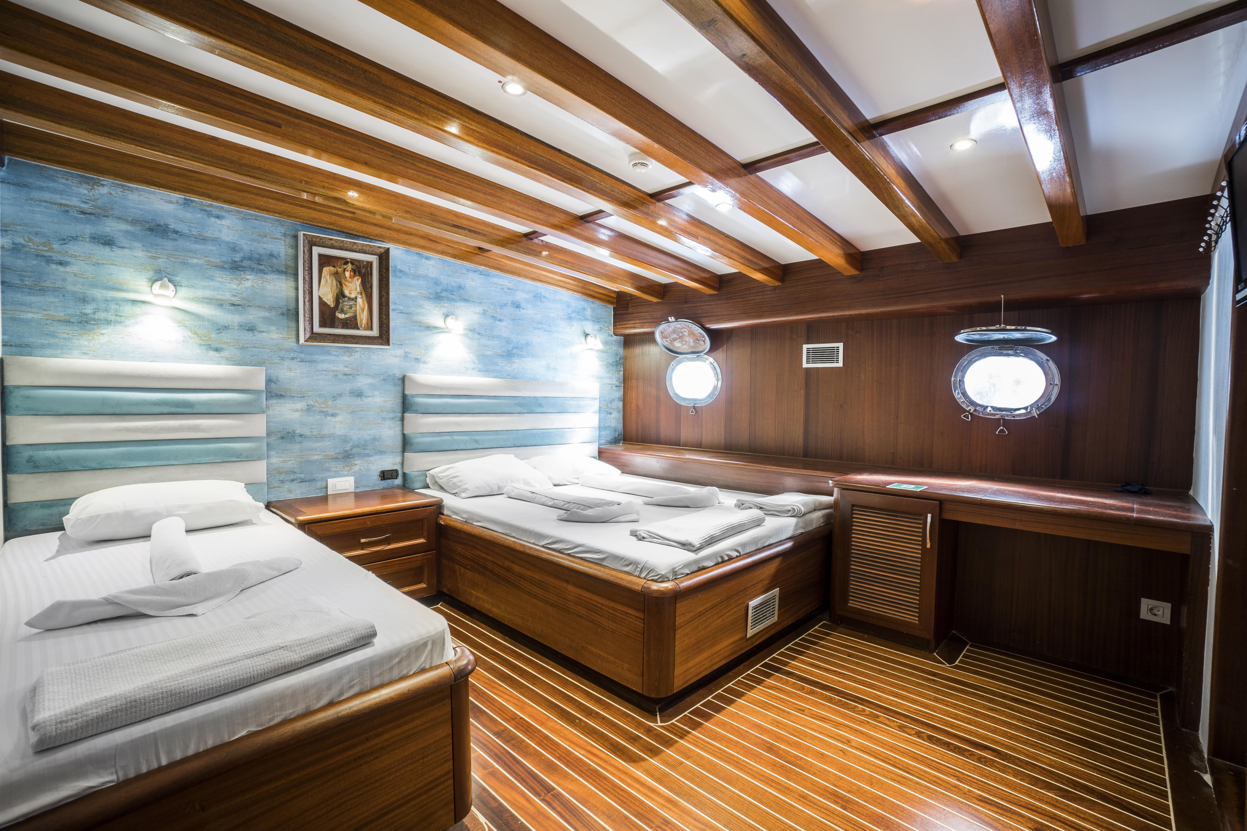 CUSTOM — photo 7