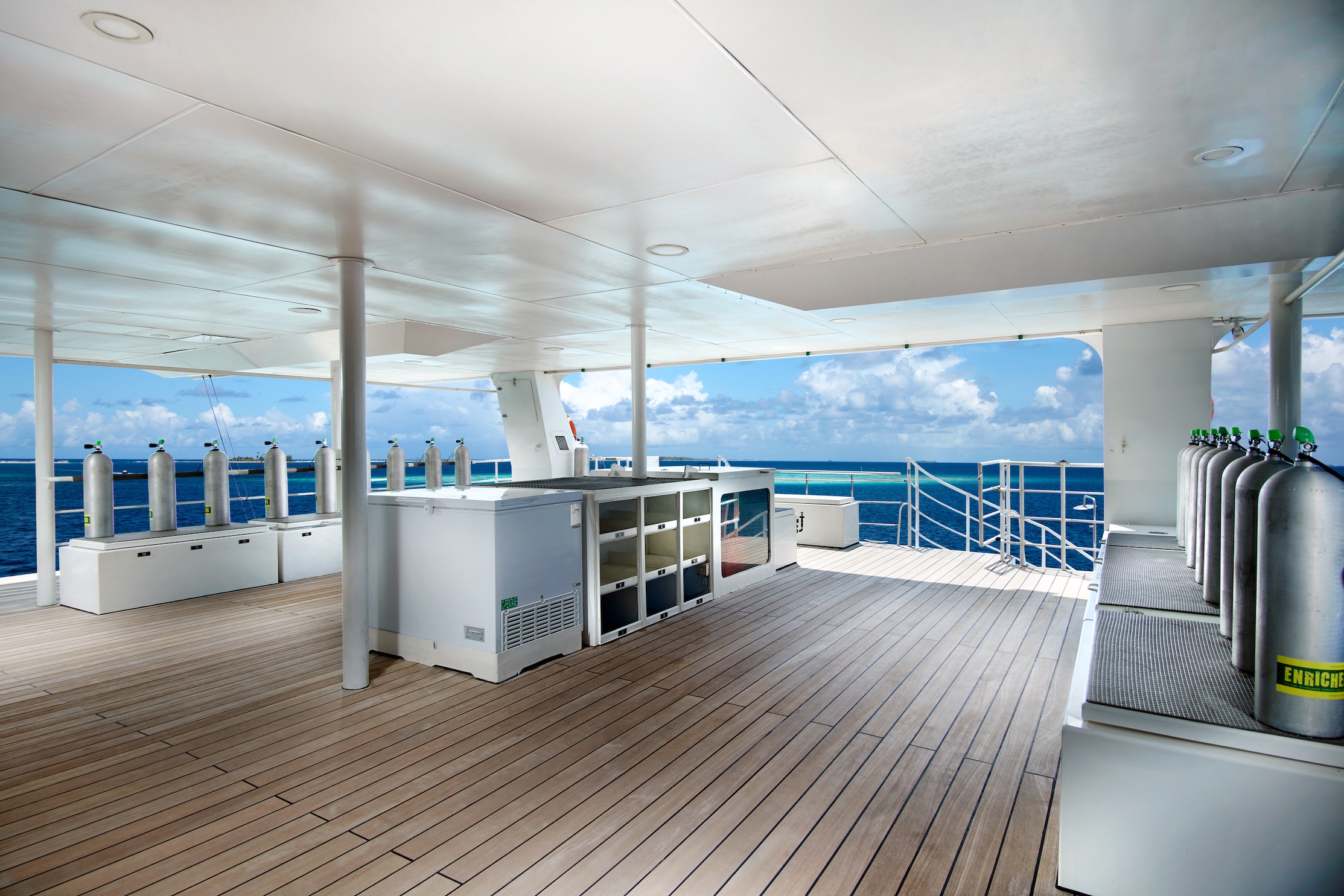Power Catamaran — photo 11