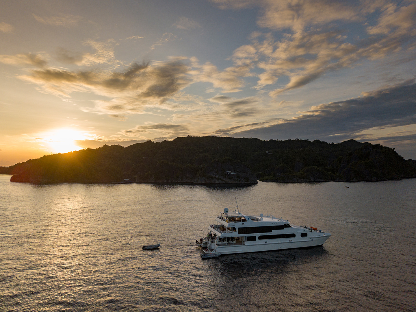 Power Catamaran — photo 13