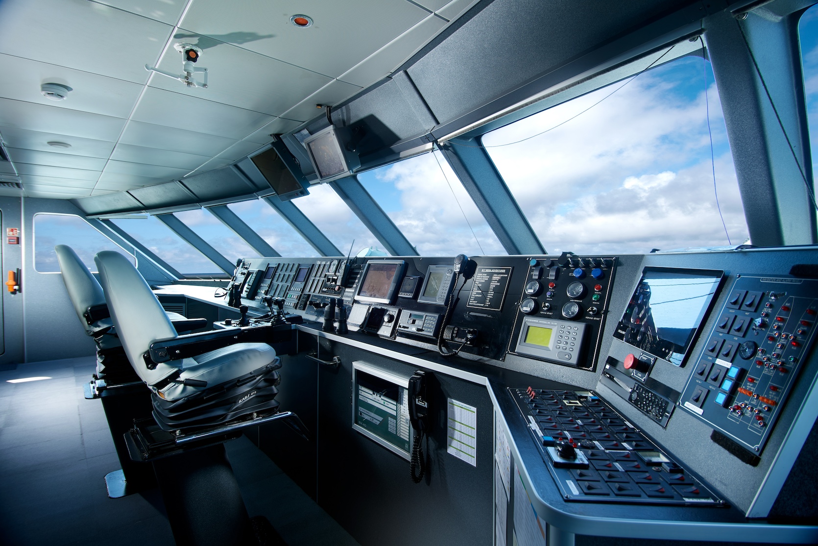 Power Catamaran — photo 25