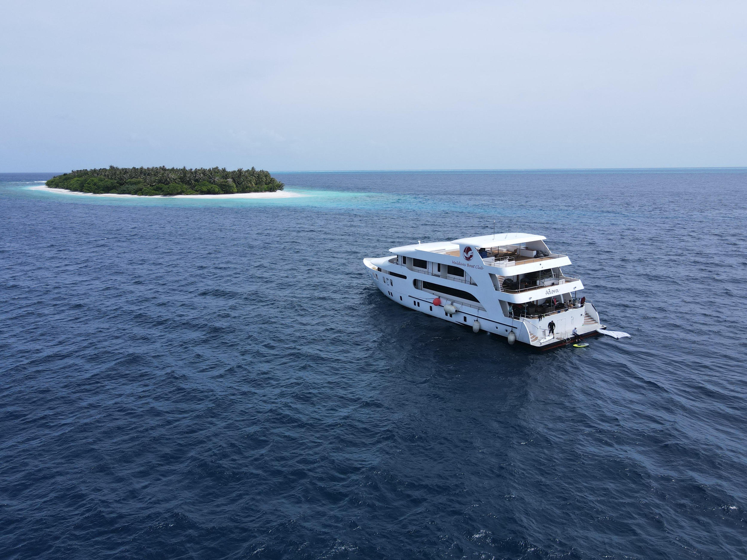 Meemu Atoll Surf Safari in the Maldives — photo 2