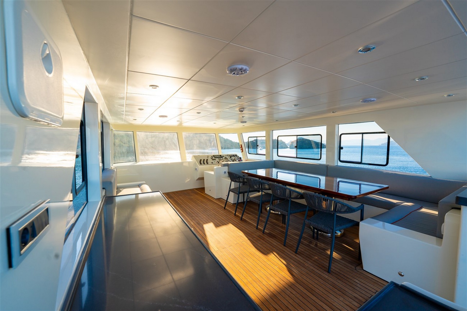 Trawler — photo 2