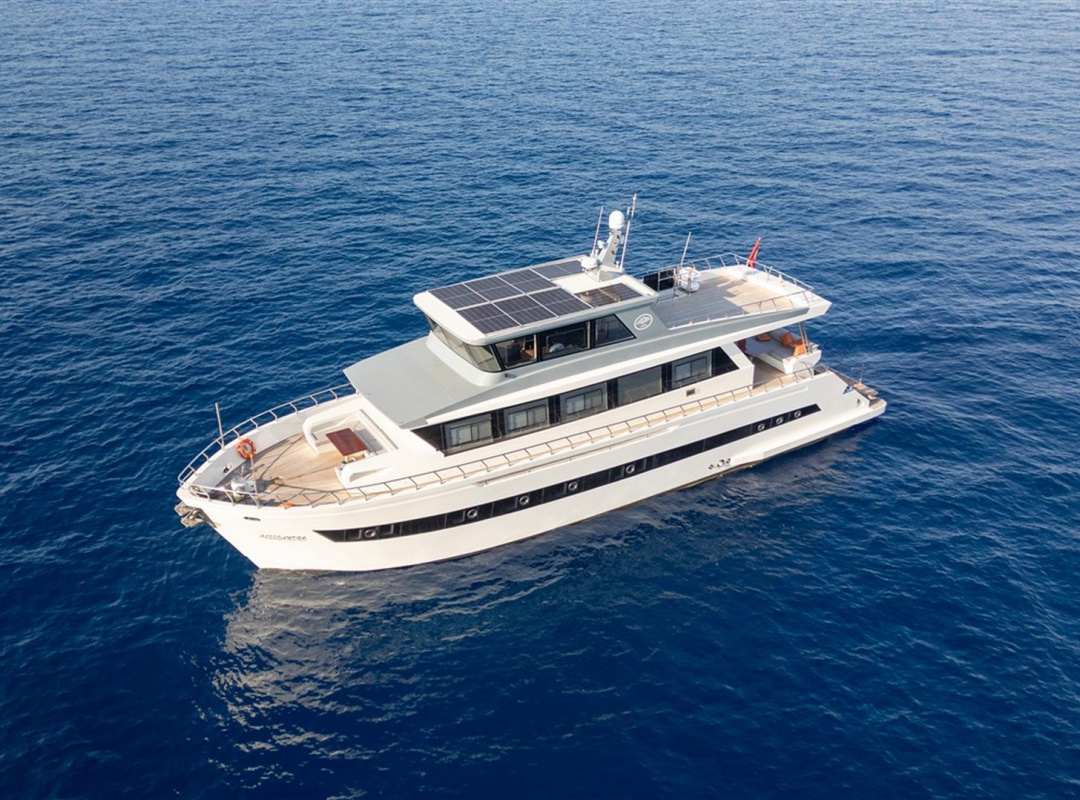 Trawler — photo 1