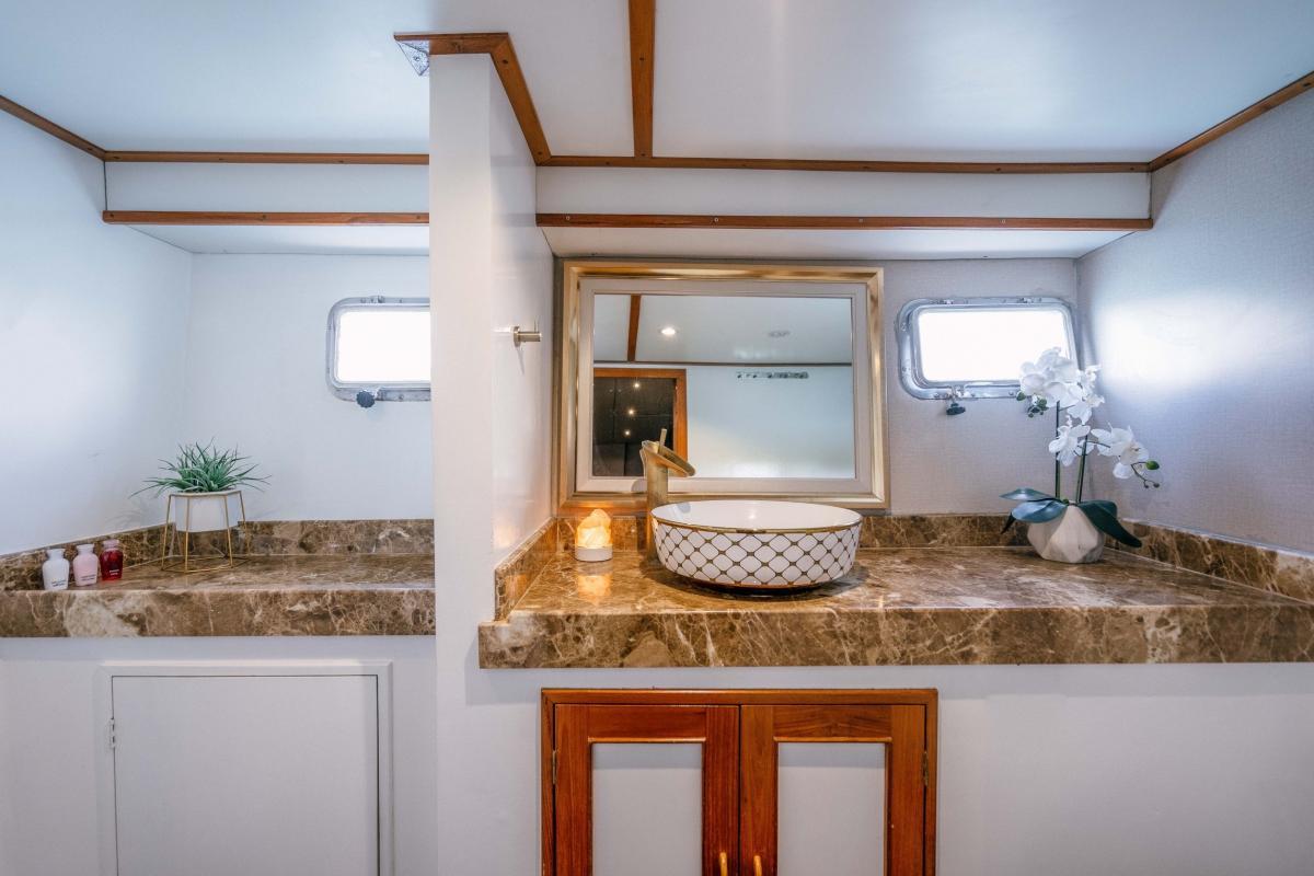 King Yacht — photo 11