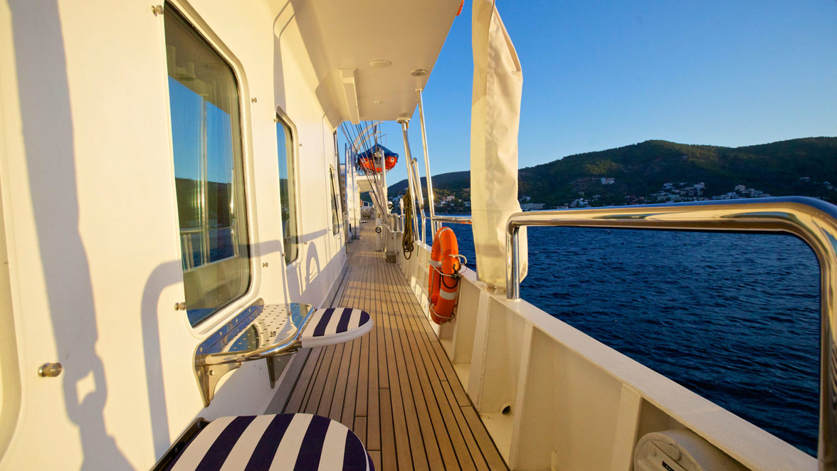 Schooner - sailing cruise ship — photo 3